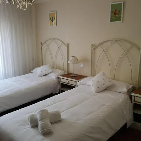 El Urogallo Con Garaje Apartman